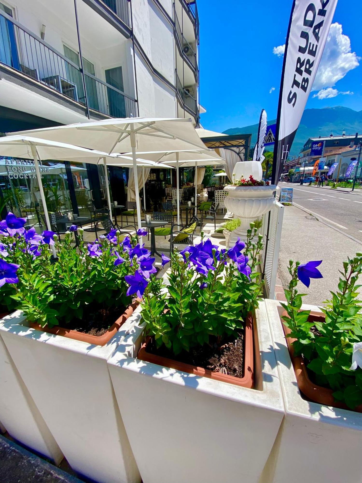 Hotel La Perla Riva del Garda Extérieur photo